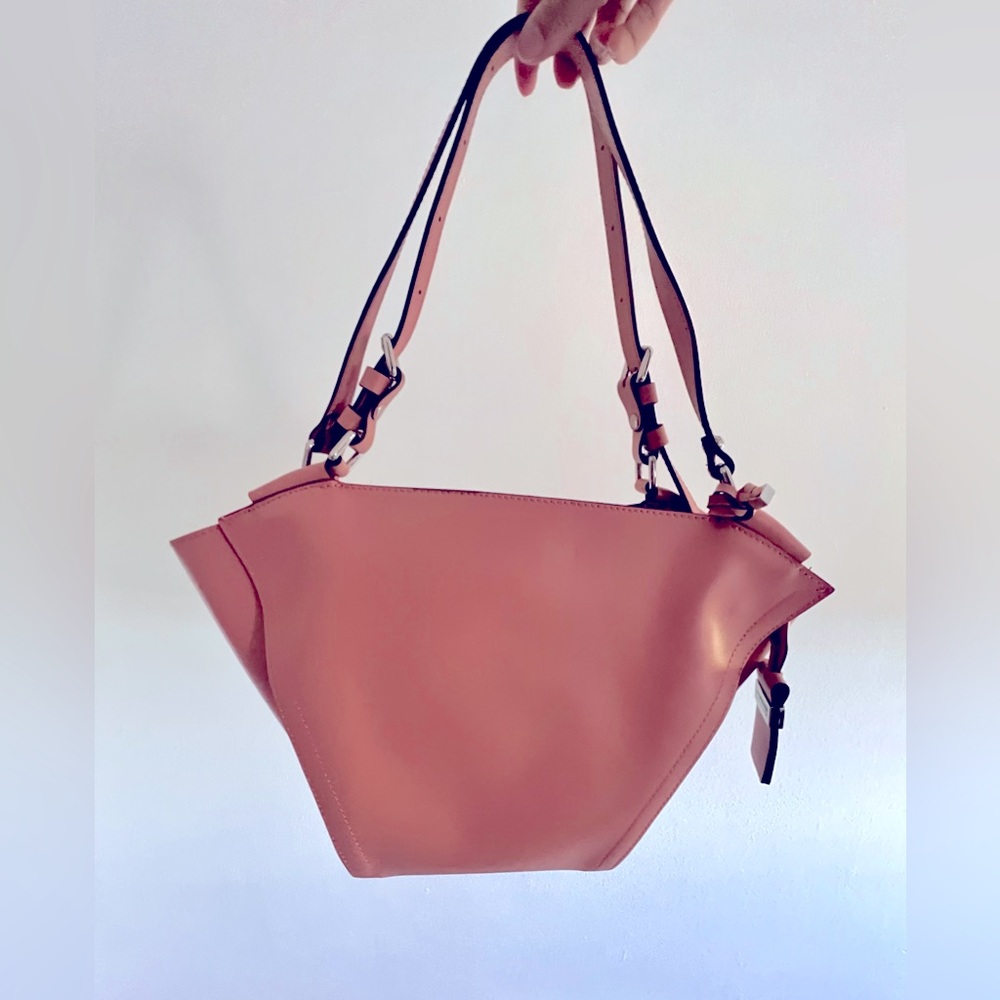 Gianni Chiarini pink leather shoulder bag. Like new!
